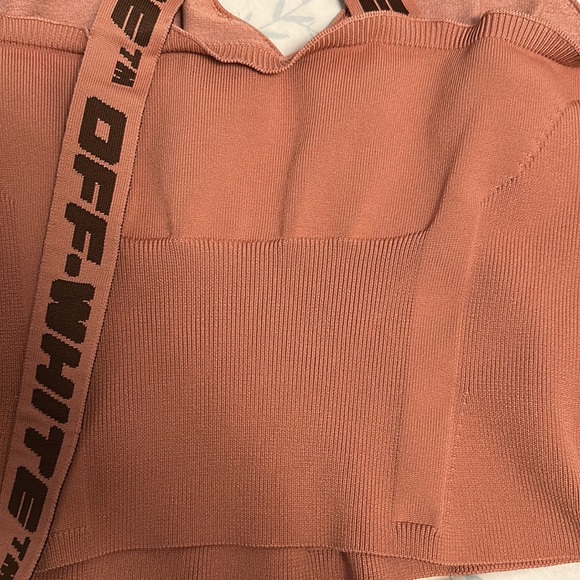 Off-White Top. - Picture 5 of 9